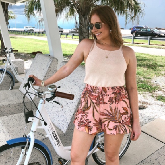 Linen Blend High Waisted Tropical Flutter Shorts - Picture 7 of 7